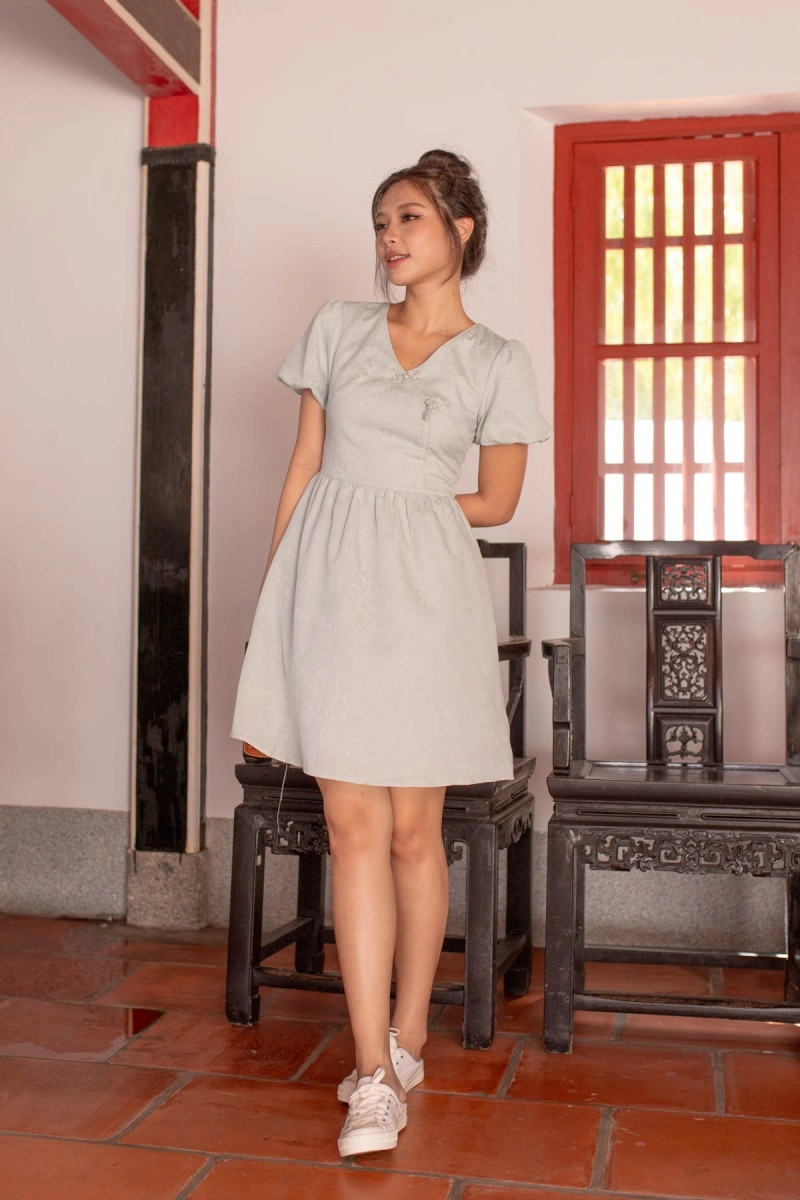 Jenica V-Neck Puff Cheongsam Dress in Teal
