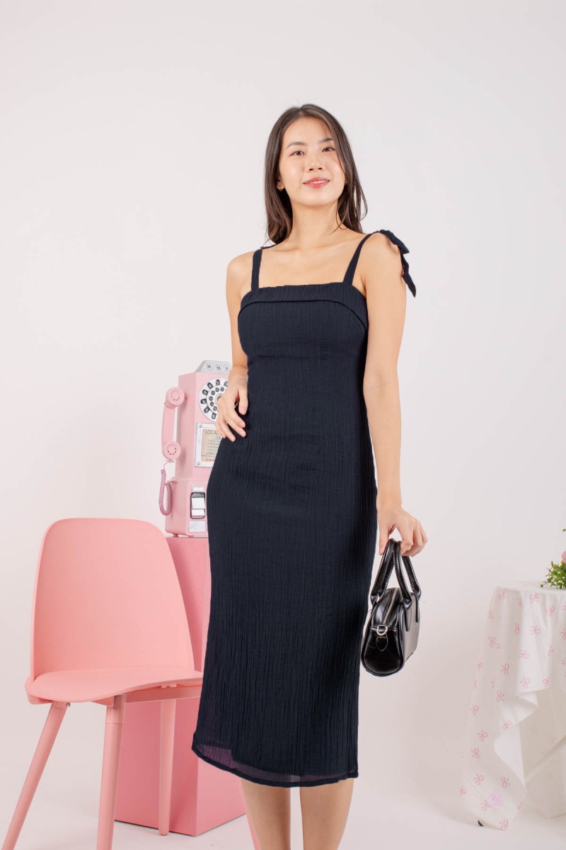 Qiselle Padded Tie-Straps Midi Dress in Navy