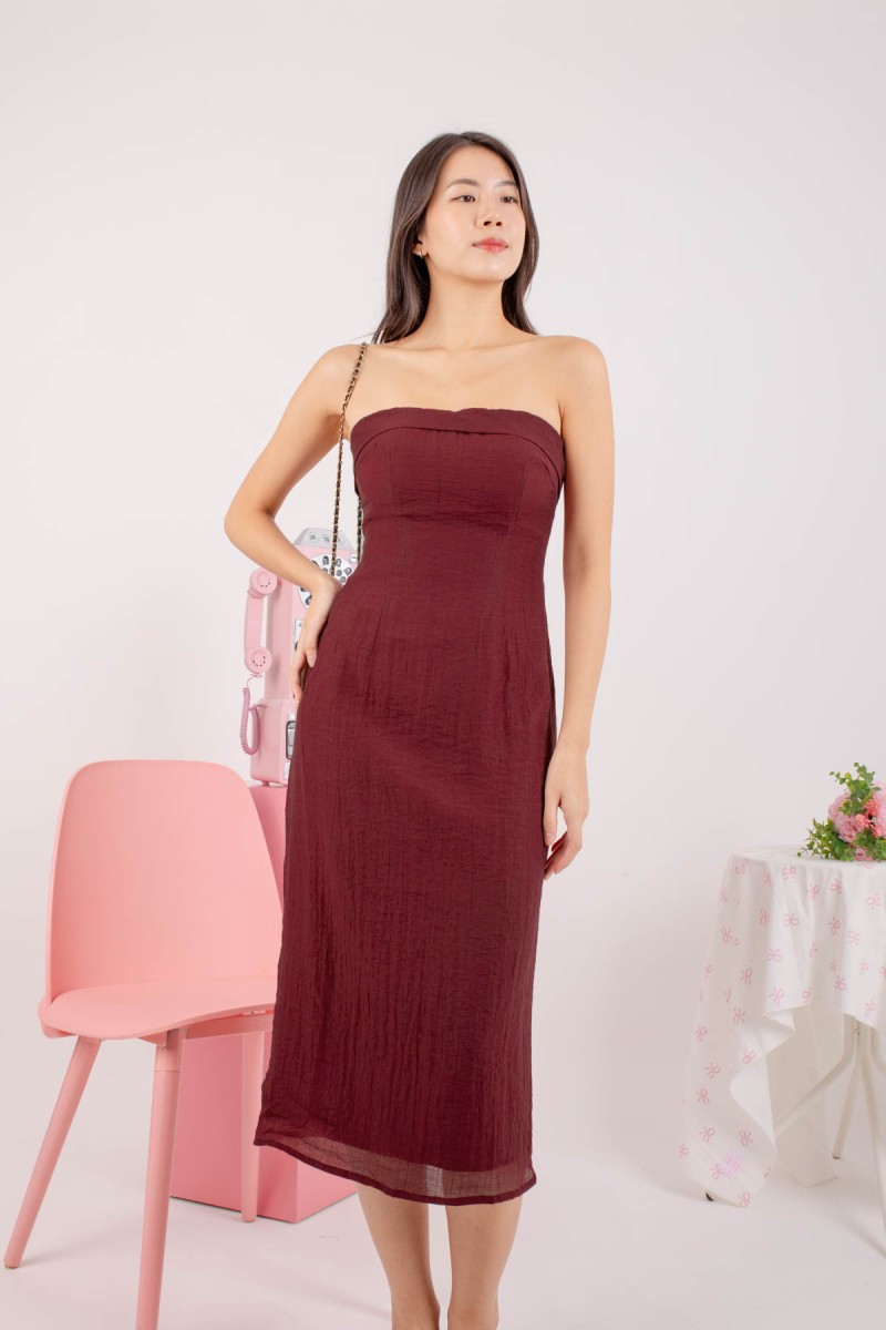 Qiselle Padded Tie-Straps Midi Dress in Wine